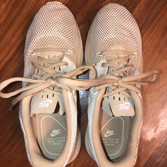 cute womens nike tennis shoes